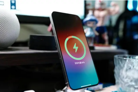 宿豫苹果15换屏服务分享用什么充电器给iPhone15充电更好 